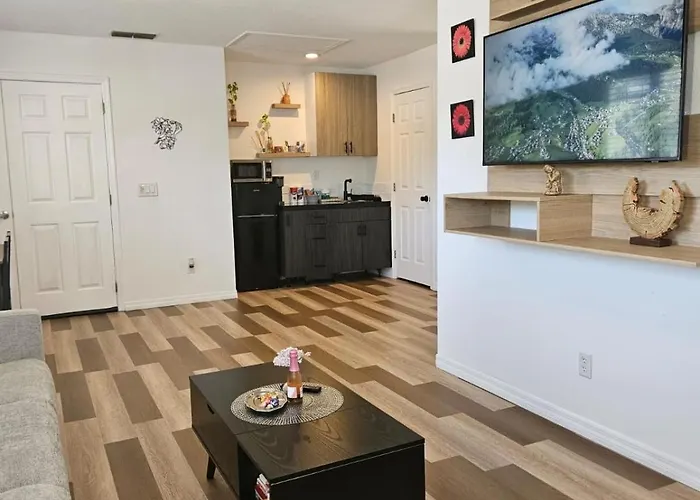 Newly Renovated Modern Studio